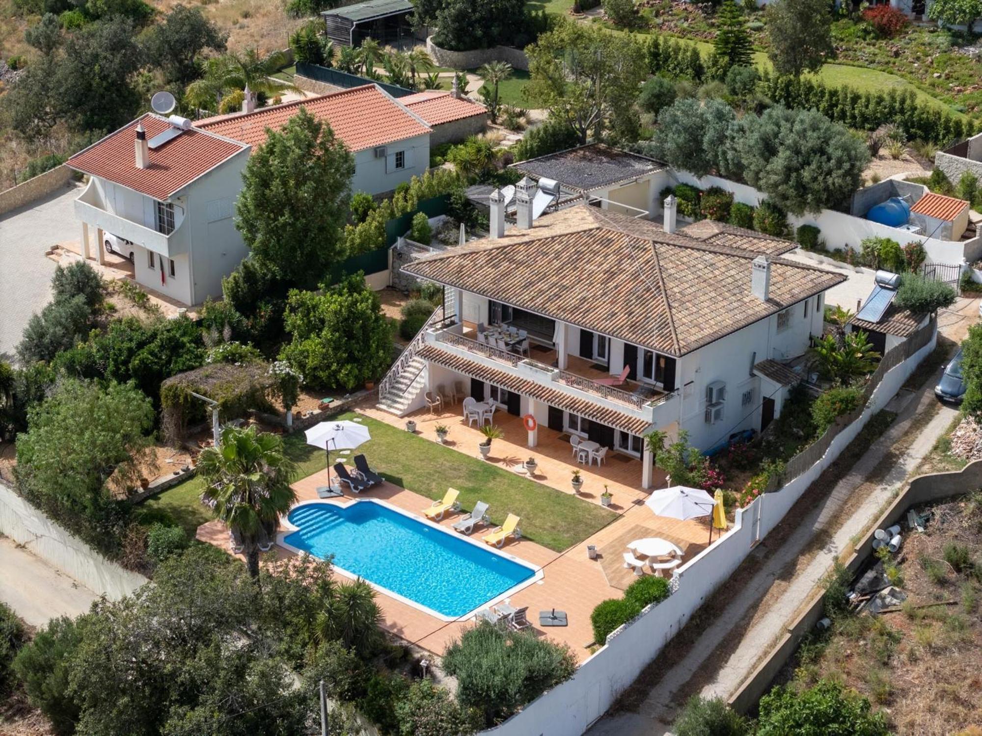Villa Lumineuse Avec Grande Piscine Pres D'albufeira - Pt-1-42 *